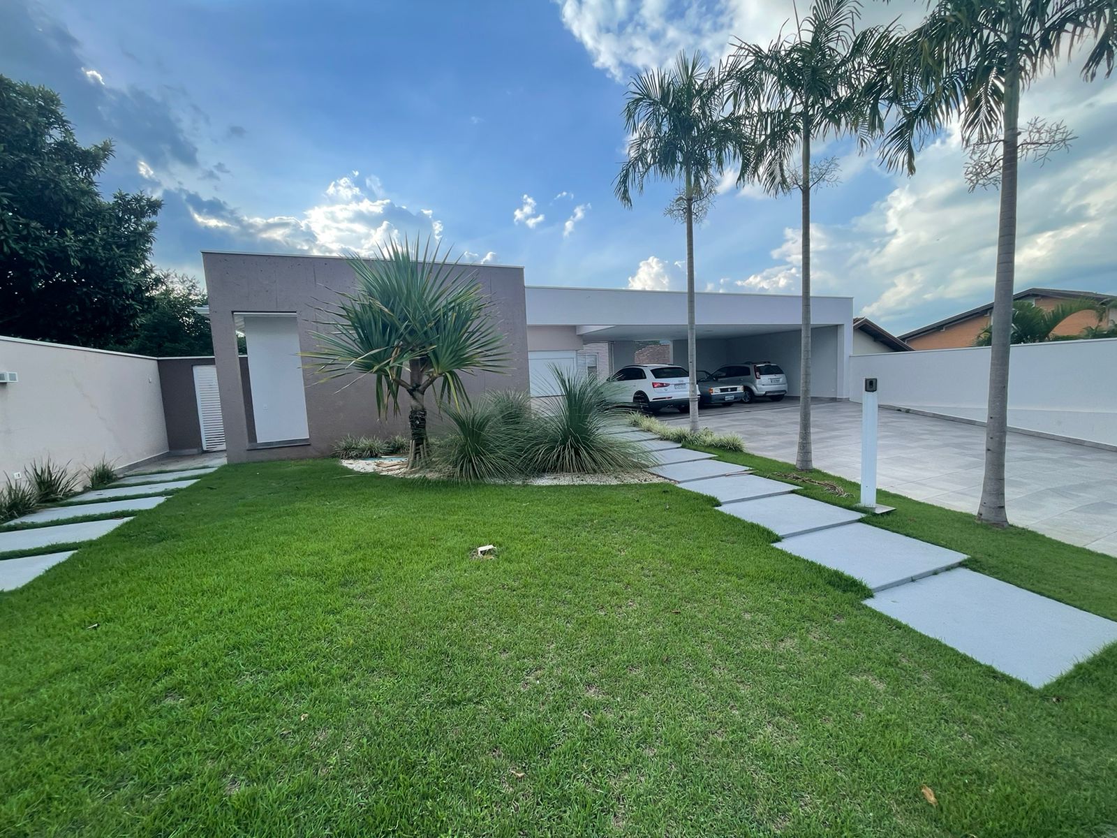 VENDE-SE CASA LOCALIZADA NO BAIRRO JARDIM BOTÂNICO MIL – SÃO PEDRO/SP