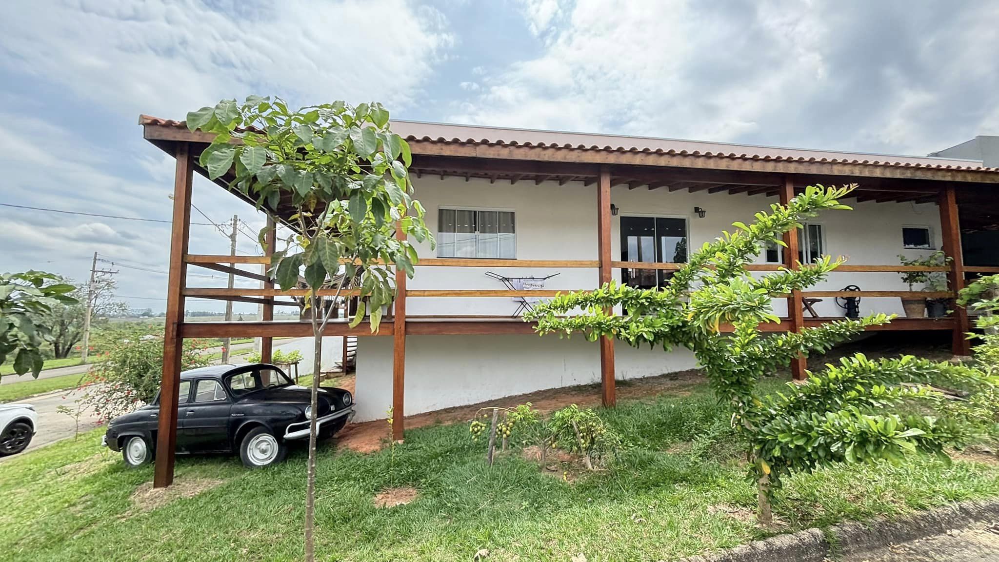 VENDE-SE CASA EM CONDOMÍNIO ÁGUAS DO CAMPO EM SÃO PEDRO/ ÁGUAS DE SÃO PEDRO